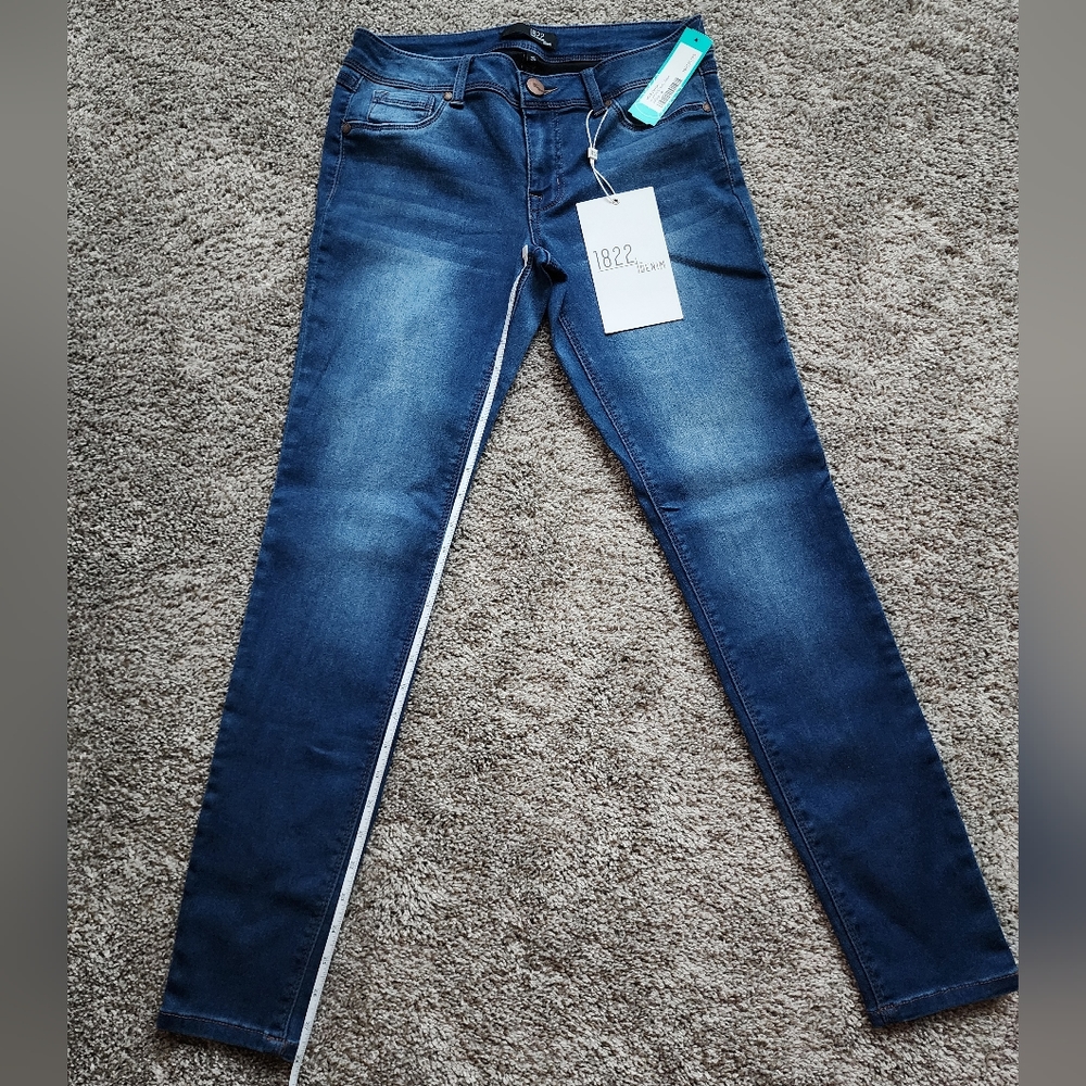 NWT - Wynter Low Rise Butter Skinny Jeans Indigo
